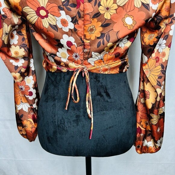 Le Lis Satin Deep V Cropped Blouse Sz S Floral Orange Brown Back-Zip Tie - Picture 8 of 8